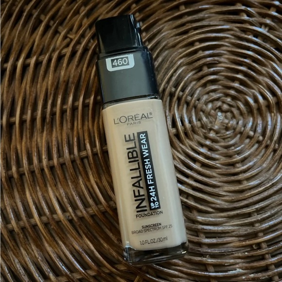 2 Loreal Infallible Up to 24 Hr Fresh Wear Foundations. 1 fl oz Ea - Picture 3 of 4
